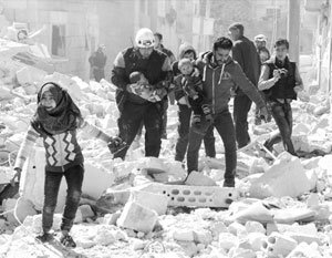 При авиаударе коалиции США по школе к западу от Ракки погибли десятки женщин и детей