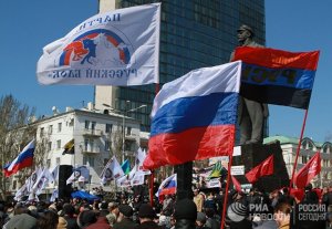 [Государственный суицид] «Самоубийственная логика киевских властей ведет к развалу страны, с каждым днем это становится все заметнее». Донбасс сближается с Россией и отходит от разваливающейся Украины