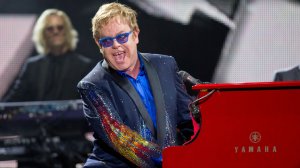Сэр Элтон Джон отмечает 70-летний юбилей