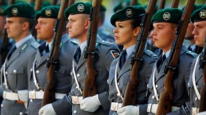 [«Дед бил-бил - не разбил...»] Zeit: устрашать Россию доверили «самому маленькому бундесверу всех времён»