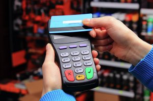 Сами виноваты: россиянам не возвращают украденные с карт деньги