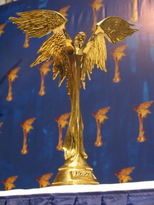 Бунт интеллигенции на «Нике»: резьба сорвалась. На вручении кинопремии большинство лауреатов — от Сокурова до Захарова - выступили с политическими заявлениями