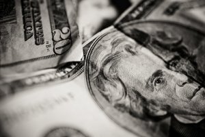 Доллар откатился почти на два года назад