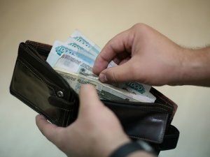Три четверти работающих россиян находятся у черты бедности, каждому десятому не хватает на еду