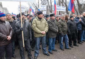 По террору ударят митингами. Власть собирается провести их во всех крупных городах. Губернаторам уже звонят и ставят задачу сгонять туда весь народ
