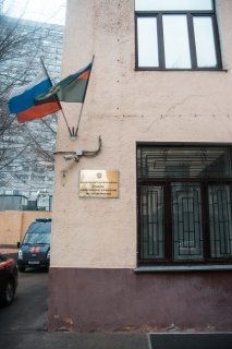 Неизвестный в центре Москвы ранил курсантку МВД