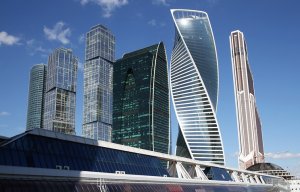 МВФ улучшил прогноз экономического роста для России  (В фонде теперь ожидают роста экономики РФ на 1,4% за текущий год и еще на столько же - за 2018 год)