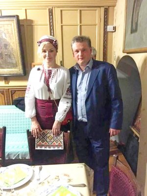 Ария весёлой вдовы для Порошенко