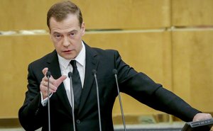 ЛДПР и справороссы решили не спрашивать Медведева о фильме Навального