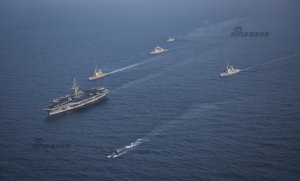 АУГ, направленная к берегам Северной Кореи, обнаружилась в Зондском проливе