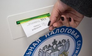 ФНС и Минфин раскритиковали идею уплаты налогов на труд лично гражданами
