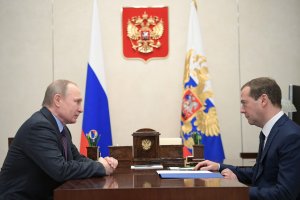 Путин поручил Медведеву: принять меры для защиты персональных данных граждан РФ