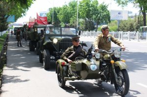 По улицам Ташкента прошла военная автоколонна в честь 72-летия Победы над фашизмом