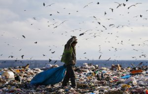 Общественники привезли мусор к домам крымских чиновников