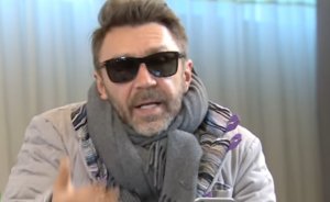 Шнуров рассказал, как привлечь людей на выборы в России и прочитал стихотворение о выборах во Франции