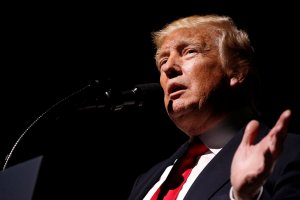 Трамп назвал решение об ударе по Сирии очень трудным. Политик отметил, что ненавидит ситуации, когда нужно решать судьбу людей, ведь можно "убить не тех"