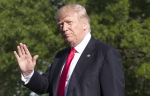 [Американские духовные скрепы] Трамп подписал указ в защиту свободы слова и религиозной свободы. Религиозным группам разрешено поддерживать политиков