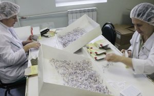 Смертельно опасная инъекция. В больницы попали лекарства со стёклами в ампулах