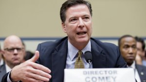 Уволенный директор ФБР Джеймс Коми сделал прощальное послание коллегам.