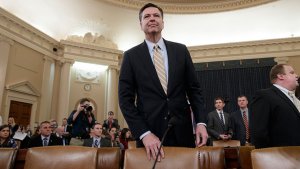 По Коми звонит колокол. Почему Дональд Трамп уволил директора ФБР? Формальной причиной для этого стали рекомендации генерального прокурора Джеффа Сешнса и его заместителя Рода Розенстайна