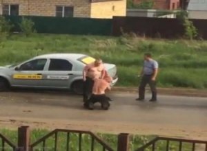 Водитель такси разбил бутылку о голову пассажира