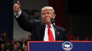 Трамп предложил отказаться от брифингов для прессы. Президент США считает ненужными эти выступления перед журналистами, лучше раздавать им письменные ответы