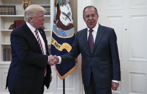 Washington Post утверждает, что Трамп поделился с Лавровым секретными данными