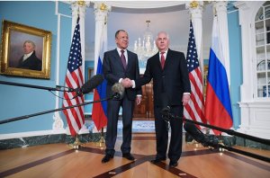 [«А вместо вишен теперь весёлый смех»]  Русские втихомолку посмеиваются над Соединенными Штатами, но делают они это не так, как полагает Трамп, а сочувственно-издевательски