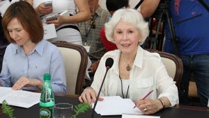 Глава находящейся в Крыму делегации США не исключила смягчения санкций в отношении региона