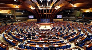 Москва прекратит платить за ПАСЕ (Из-за приостановки участия в работе структуры Россия сократит взнос в Совет Европы)