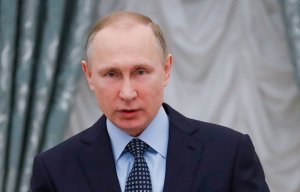 Путин вручил в Кремле госнаграды и дипломы о присвоении почетных званий