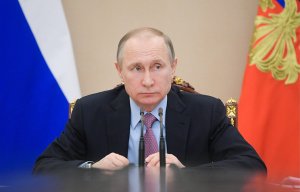 Путин предложил провести индексацию зарплат бюджетникам, не затронутым "майскими указами"