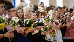 Глава Минобрануки призвала ограничить школьный выпускной линейкой