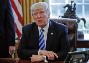 Агентство AP: Трамп призывает глав государств связываться с ним по мобильнику
