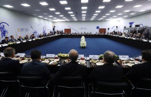 Борьба с фейками: на ПМЭФ прошел Саммит мировых информагентств
