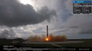 SpaceX успешно запустили Falcon 9 с грузовиком Dragon (уже бывавшим на орбите) и посадили первую ступень