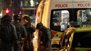 Резня в Лондоне. Есть погибшие. Лондонская полиция: "Бегите, прячьтесь, звоните"