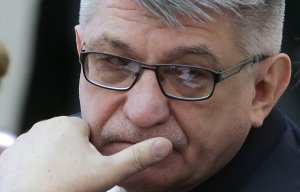 Российский кинорежиссер и сценарист Александр Сокуров удостоился почетной премии Европейской киноакадемии. Награда присуждена в качестве признания уникального вклада в мир кино