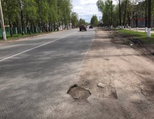 Активисты ОНФ выявили дефекты на 80% участков дорог Кирова, отремонтированных в 2016 году