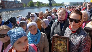 Пенсионерке выбили зубы в очереди к мощам Николая Чудотворца