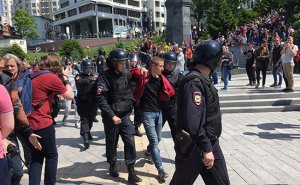 СМИ сообщили о первых задержаниях на антикоррупционных акциях в России