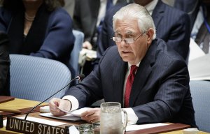 Тиллерсон: все иностранные партнеры просят США нормализовать отношения с РФ