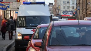 За помехи проезду "скорой" на дороге будут лишать водительских прав  (Комитет Госдумы по госстроительству намерен поддержать ужесточение наказания за нарушения ПДД в отношении медработников)