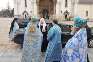 Патриарх Кирилл призвал священников отказаться от дорогих машин