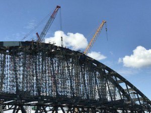 Строители завершили монтаж железнодорожного арочного пролёта Крымского моста