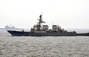 Эсминец ВМС США столкнулся с контейнеровозом у берегов Японии, семь матросов пропали без вести, командир серьёзно ранен