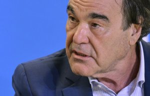 Стоун сравнил реакцию американских СМИ на фильм о Путине с "1984" Оруэлла