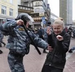 [Это вам не детей избивать] ОМОН и мусульмане у метро Проспект мира