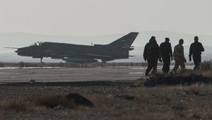 Сирийские военные спасли сбитого над Раккой летчика, сообщил источник