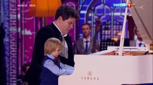 Денис Мацуев вручил стипендии фонда "Новые имена" четырем юным уральским музыкантам